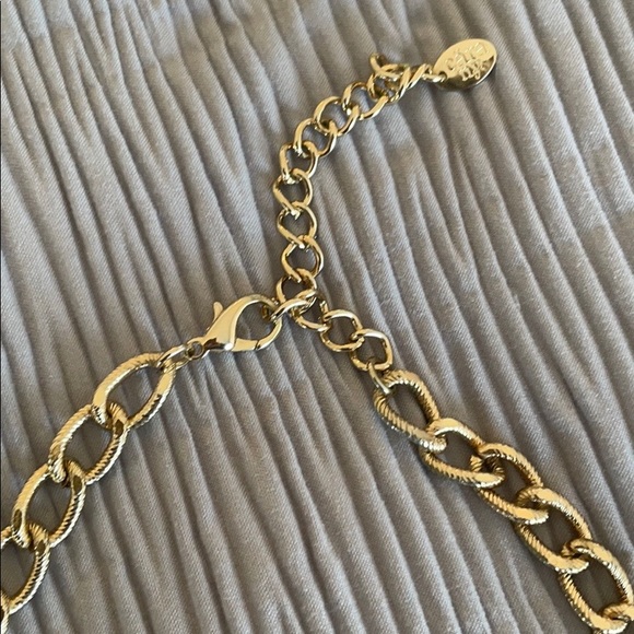 Gold & hot pink stone studded necklace - Picture 4 of 7